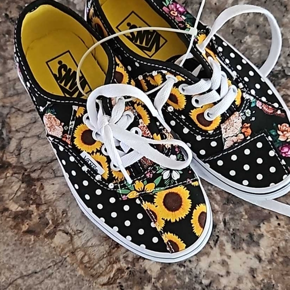 Vans size 2 patchwork sunflower polka dot NWOT lace-up running shoes - Picture 7 of 7